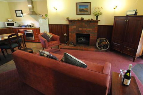 Wintarni Olives Cottage - Queensland Tourism 2