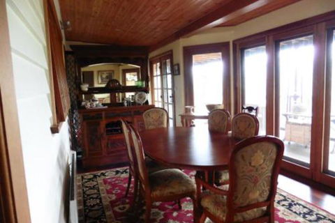 The Old School Bed & Breakfast - Queensland Tourism 3