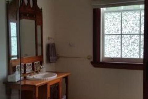 The Old School Bed & Breakfast - Queensland Tourism 4
