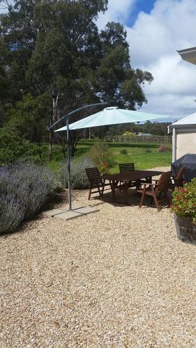 Peppermint Farm Cottage - Queensland Tourism 1