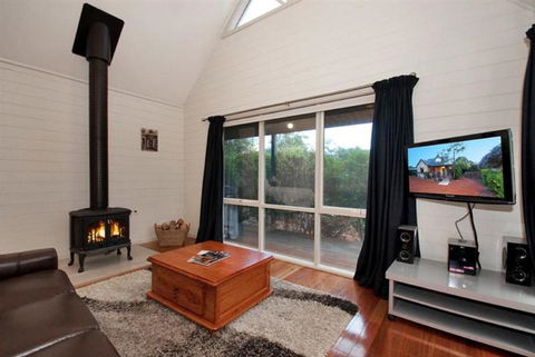 Two Truffles Cottages - QLD Tourism 5