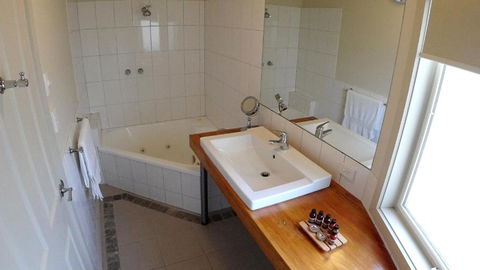 Two Truffles Cottages - QLD Tourism 4