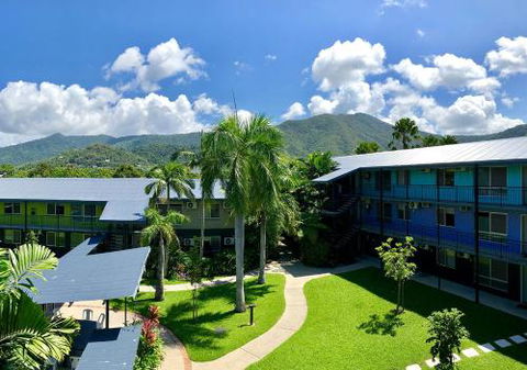 Cairns Adventure Lodge Includes All Meals Served In The Dining Hall - QLD Tourism 5