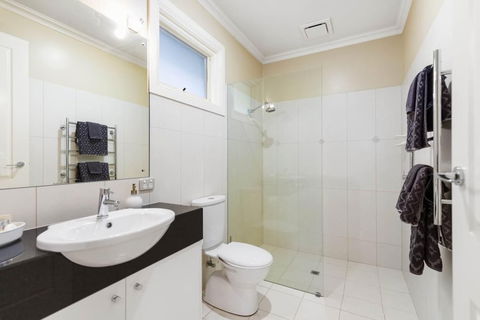 Domain Two Apartment - Queensland Tourism 4