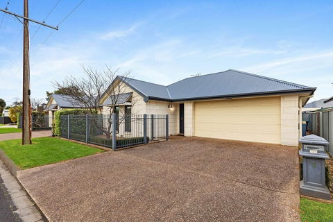 Domain Two Apartment - Queensland Tourism 0