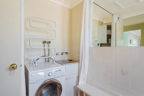 Beach Breakers Apartment Stunning Views - QLD Tourism 4