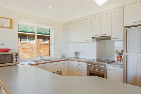 Beach Breakers Apartment Stunning Views - QLD Tourism 1