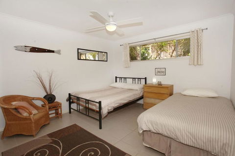 35 Santa Monica Avenue Coolum Beach Pet Friendly Linen Included - Queensland Tourism 2
