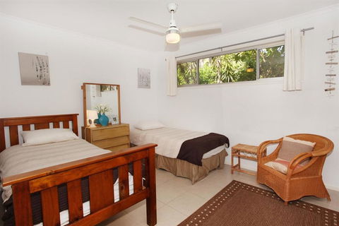 35 Santa Monica Avenue Coolum Beach Pet Friendly Linen Included - Queensland Tourism 3