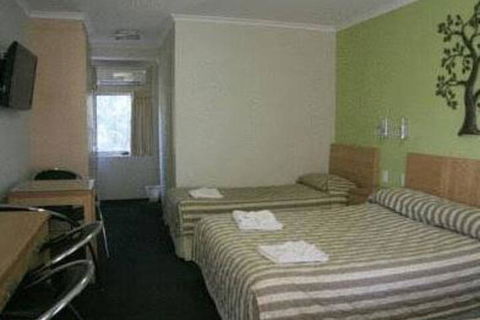 Queensgate Motel - QLD Tourism 1