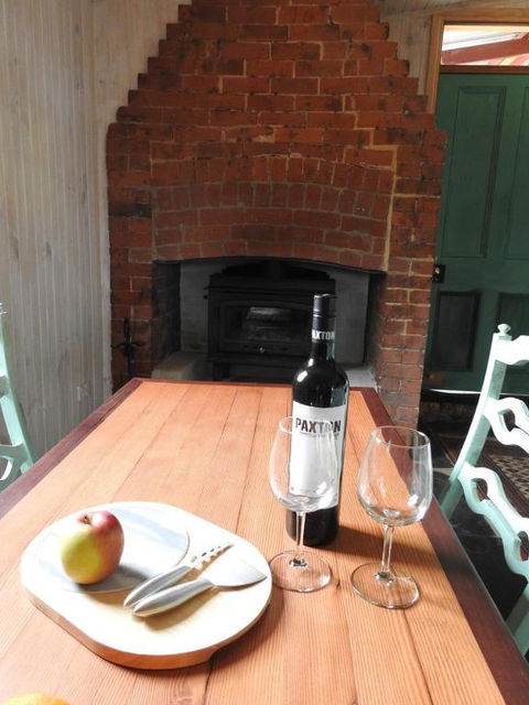 Cooks Cottage - Queensland Tourism 4