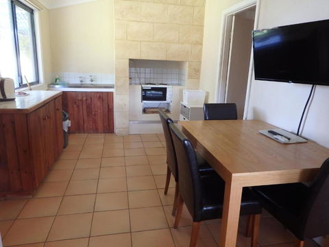 Lazy Lobster Holiday Units & Chalets - Queensland Tourism 6