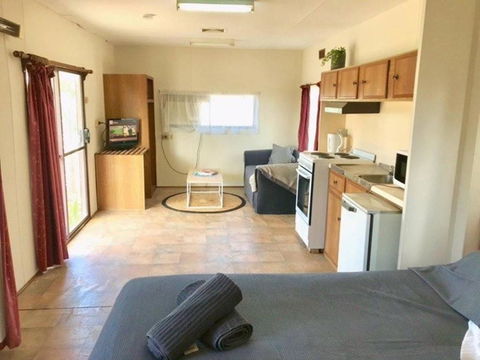 Cute Private Studio Flat With AIRCON! - Queensland Tourism 3