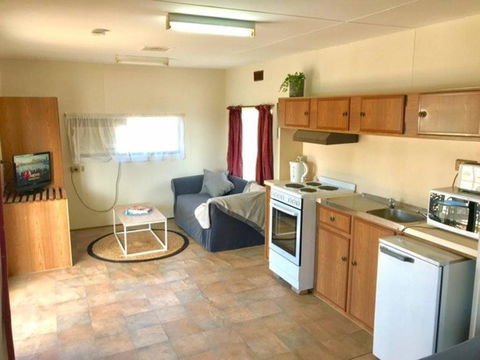 Cute Private Studio Flat With AIRCON! - Queensland Tourism 6