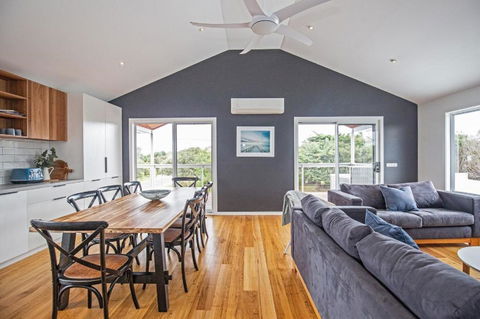 Island Getaway Cape Woolamai - Queensland Tourism 3
