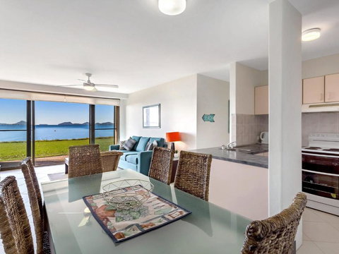 Soldiers Point Road Harbourside Unit 02 07 - QLD Tourism 1