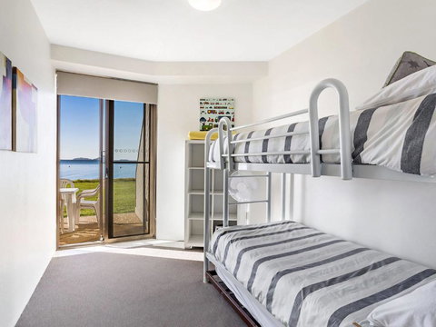 Soldiers Point Road Harbourside Unit 02 07 - QLD Tourism 5