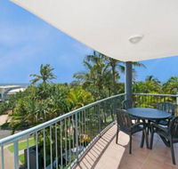 Sunshine Cove across the road from the beach - Queensland Tourism