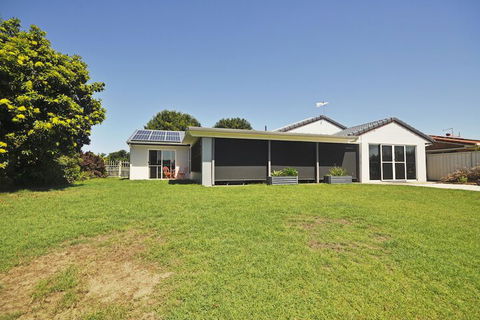 Bribie Island Canal Holiday Destination - Queensland Tourism 3