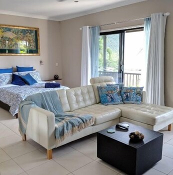 Kingfisher SeaViews - QLD Tourism 5