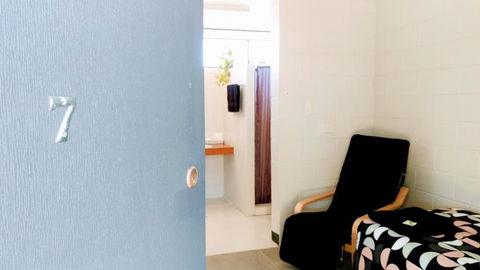 Pentland Hotel Motel - QLD Tourism 1