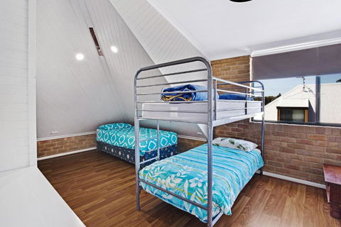 Salt Wood Cabin Style Retreat - QLD Tourism 5