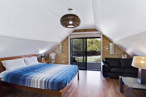 Salt Wood Cabin Style Retreat - QLD Tourism 6