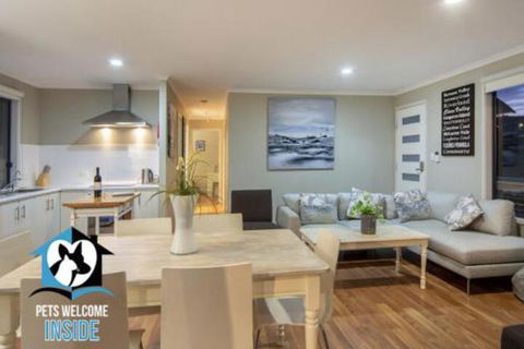 Almost New + Sea & Lake Views - Queensland Tourism 0