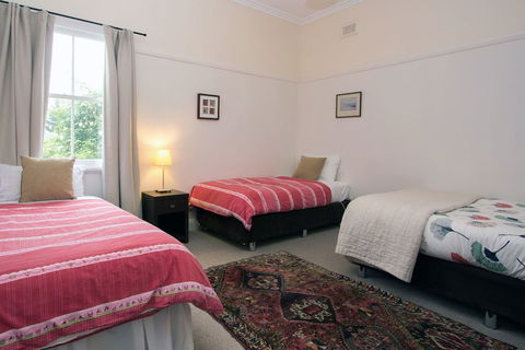 Lone Pine Farmhouse - Queensland Tourism 5