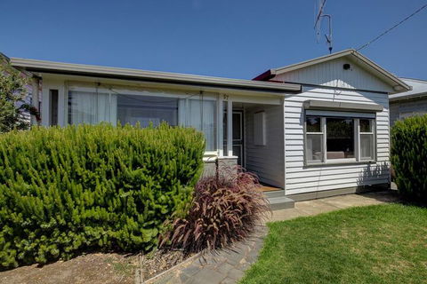 Wombat Cottage - Queensland Tourism 1