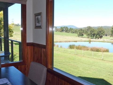 Raynella Alpaca Farmstay - Queensland Tourism 4