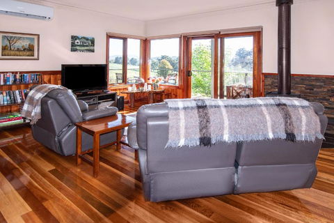 Raynella Alpaca Farmstay - Queensland Tourism 3