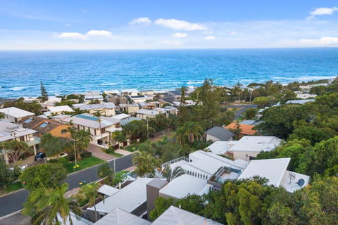 Architectural Masterpiece Sunshine Beach - Queensland Tourism 3