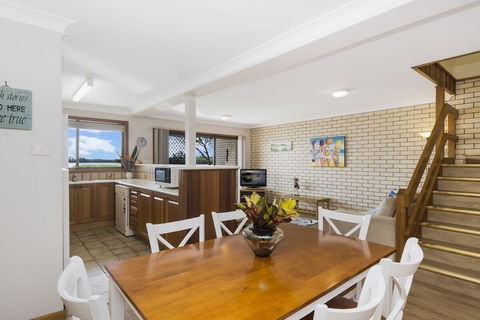 Peninsula Court 6 - Queensland Tourism 5