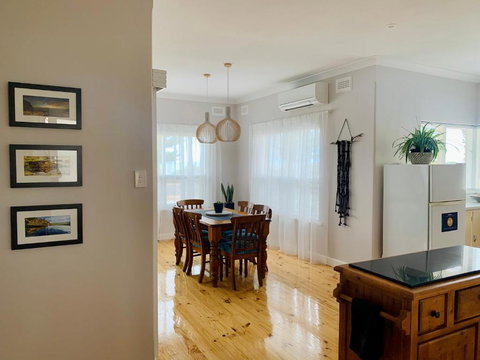 Jewel Of The South Beachfront Holiday Rental - QLD Tourism 1