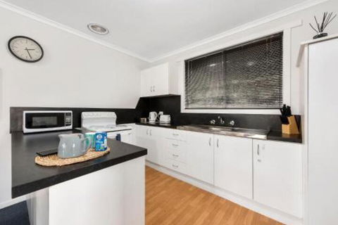 Elkie Villa 2 Bedroom Unit Burnie - Queensland Tourism 4