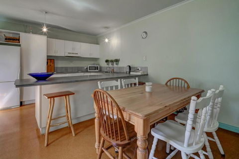 Prues Cottage Well Appointed Family Getaway - Queensland Tourism 3