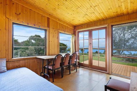 98 Ocean Parade Rustic Log Cabin - QLD Tourism 4