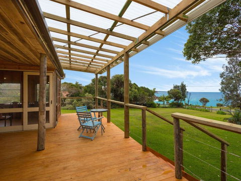 98 Ocean Parade Rustic Log Cabin - QLD Tourism 6