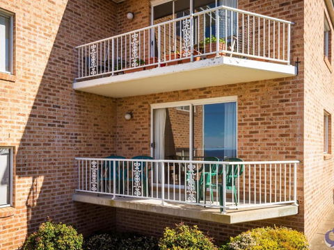 Countess Court Unit Great Ocean Views - QLD Tourism 5