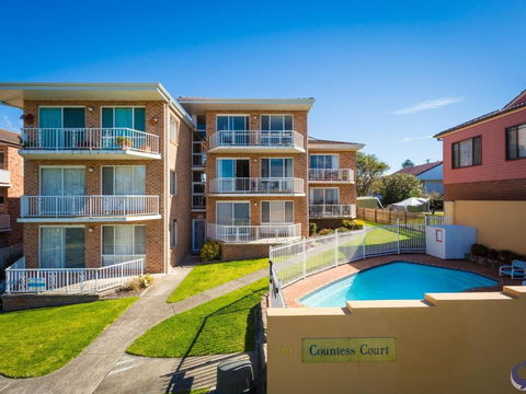 Countess Court Unit Great Ocean Views - QLD Tourism 4