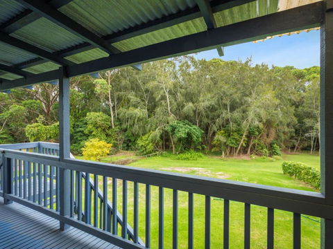 Pet Friendly Beach House At Kianga - QLD Tourism 5