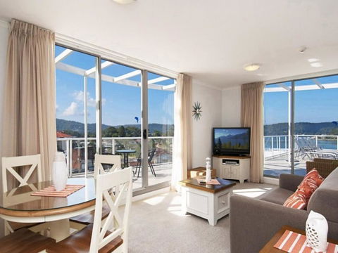 Bella Mare 2 Bedroom Ocean View Terrace Apt - QLD Tourism 3