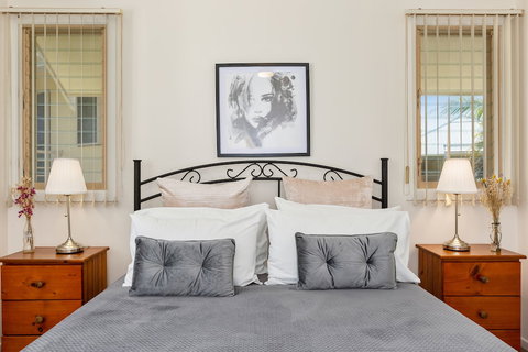 Hastings Cove Apartment - QLD Tourism 6