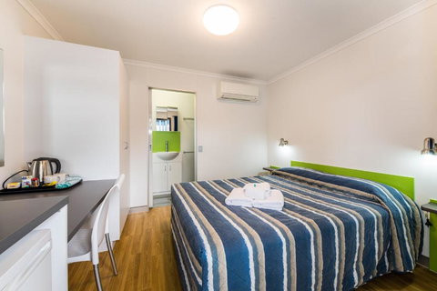 Jolly Swagman Acccommodation Park - QLD Tourism 3