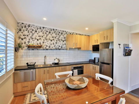 Jervis Bay Beach Shack Pet Friendly - QLD Tourism 1