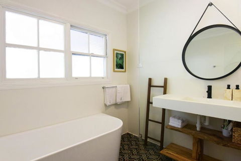 Myrtle Tree Lodge Leaves Kangaroo Valley - QLD Tourism 4