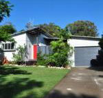 10 Double Island Drive Modern family home centrally located swimming pool  outdoor area - Queensland Tourism