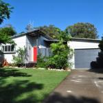 10 Double Island Drive Modern Family Home Centrally Located Swimming Pool & Outdoor Area - Queensland Tourism 0