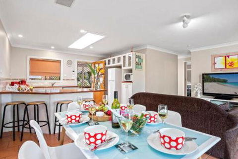 Blue Haze Air Conditioned Comfort - Queensland Tourism 0